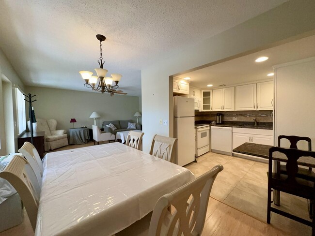 Photo - 213 Somerset K