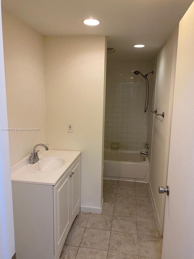 Photo - 2800 NW 56th Ave Unidad E401