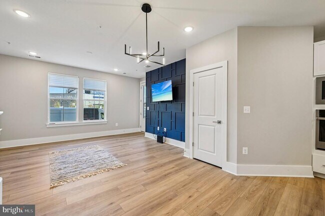 Photo - 2506 W Peninsula Dr