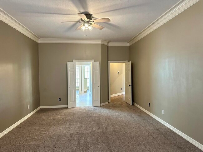 Photo - 289 Waterford Way