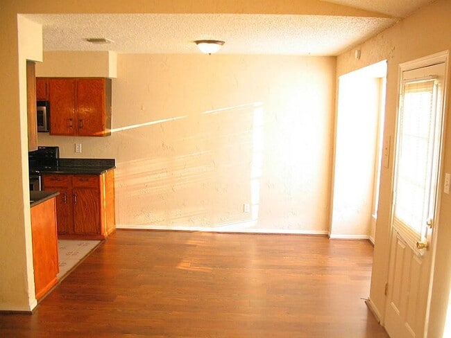 Photo - 15802 Kenbrook Dr