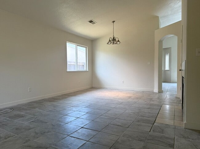 Photo - Available NOW!! 3/2 Open floor plan!