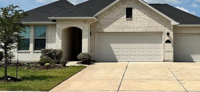 Building Photo - 8034 Royal Palm Dr Rental