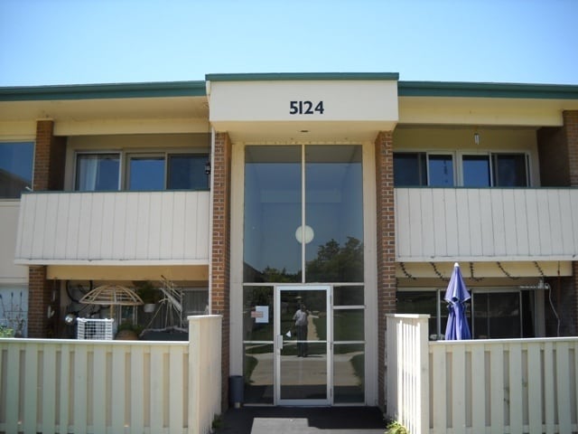 Building Photo - 3 Bedroom for Great Price In Gunbarrel Close to Many Businesses