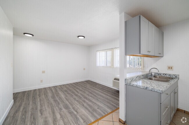 1BR, 1BA - 650SF - Living Room