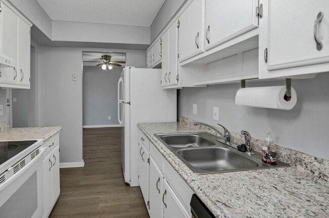 Photo - Walkable Downtown Lexington Living in Shadow Moss | Ground-Floor 2BR Retreat - Water sewer & tras...