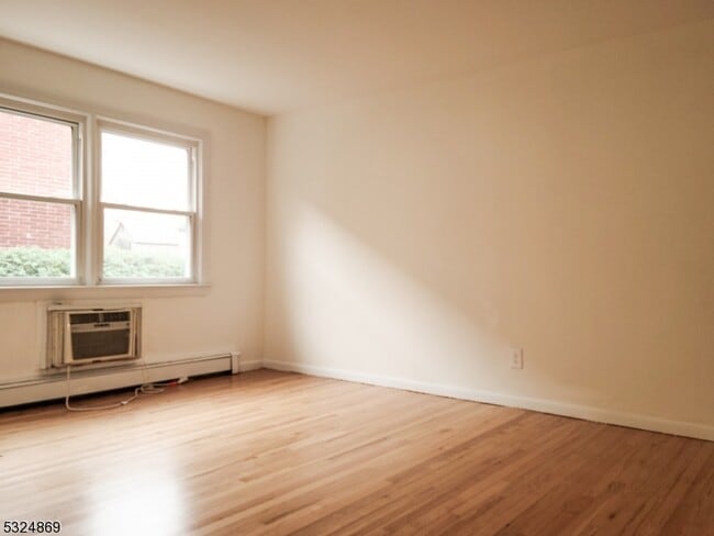 Photo - 482 Joralemon St Unit C4