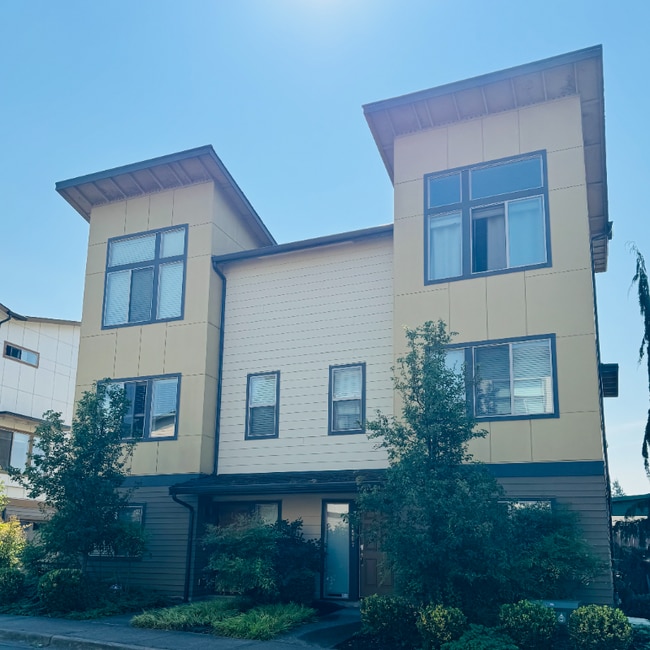 Building Photo - 4507 NE 3rd Ln Rental
