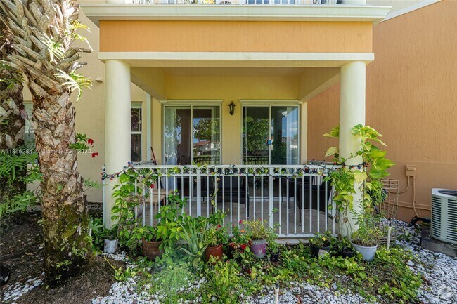 Building Photo - 10242 NW 7th St Unit 102 Rental