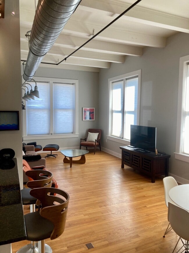 Building Photo - 415 22nd St Unit 4A Rental