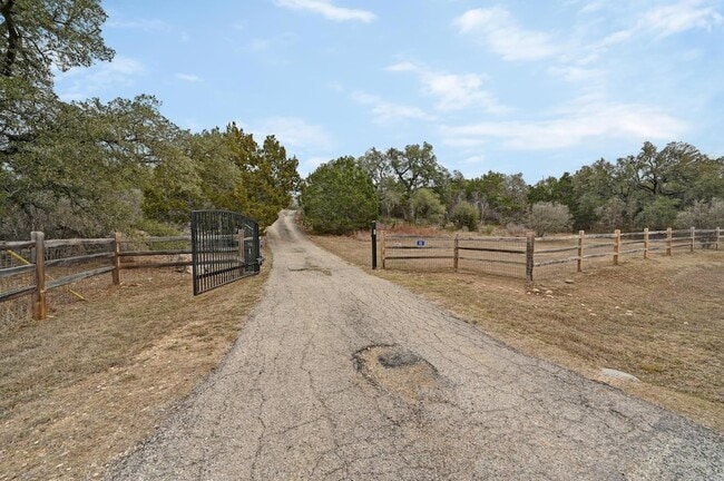 Building Photo - 140 Barton Ranch Cir