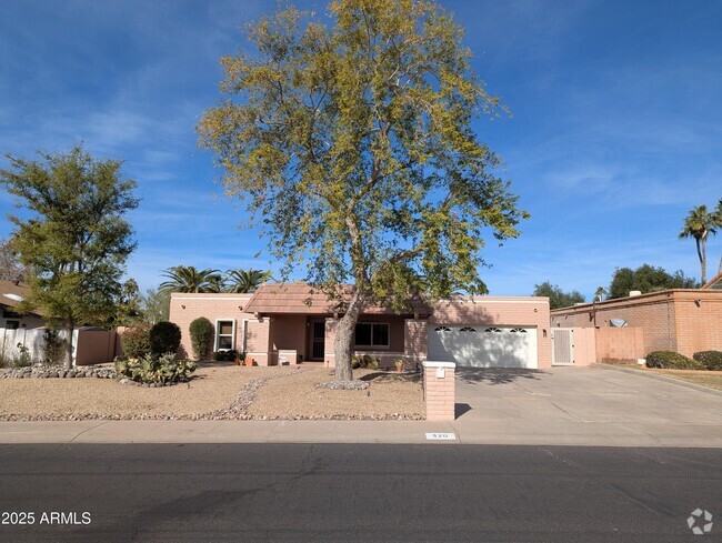 Building Photo - 320 E Country Gables Dr Rental