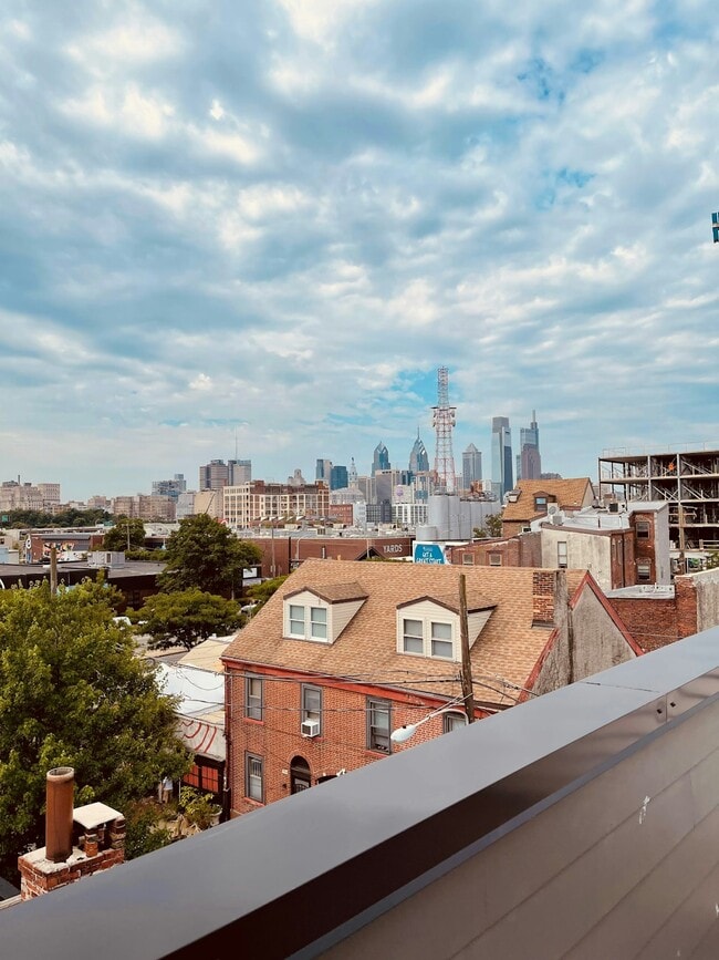Building Photo - 555 N Lawrence St Unit 2R
