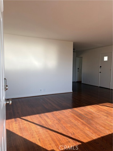 Photo - 4096 Lakeshore Blvd