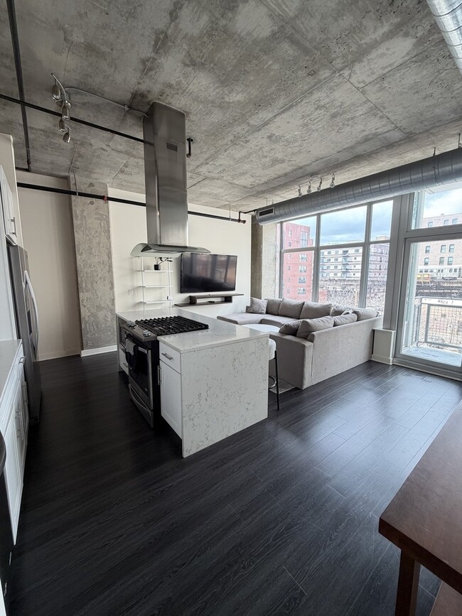 Building Photo - 50 E 16th St Unit 415