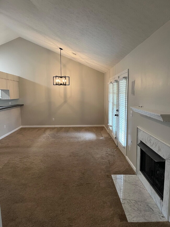 Photo - 135 Lake Chateau Dr