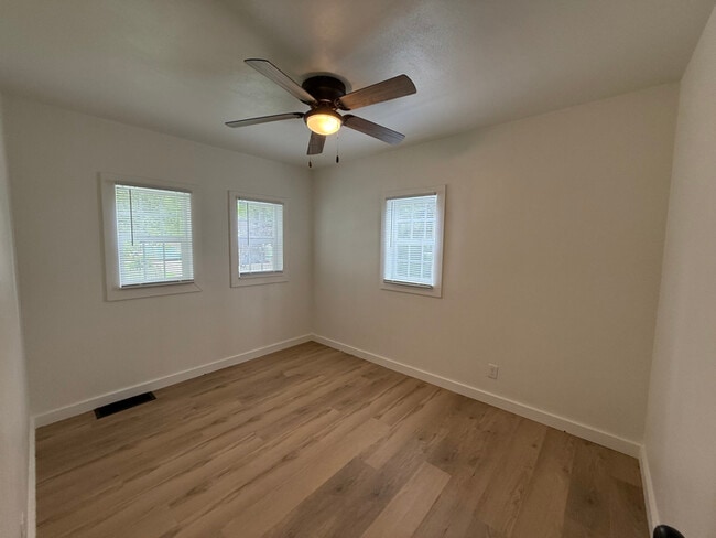 Photo - 2418 2nd St