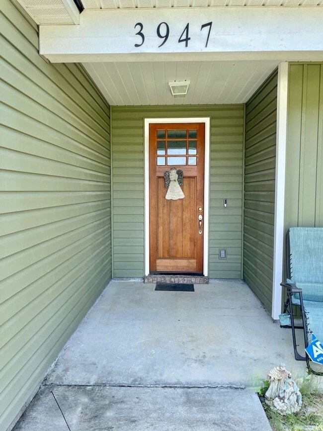Photo - Modern 4BR Home with Screened Porch, Granite Kitchen & Fenced Backyard
