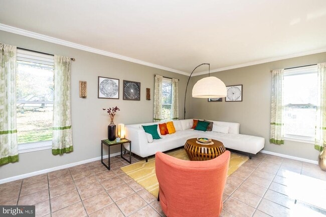 Photo - 517 Summercroft Dr