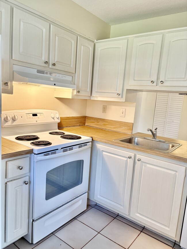 Photo - 2717 S Oakland Forest Dr Unidad 104