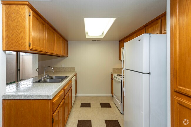 3 habitaciones, 2 baños, 1496 pies cuadrados, cocina