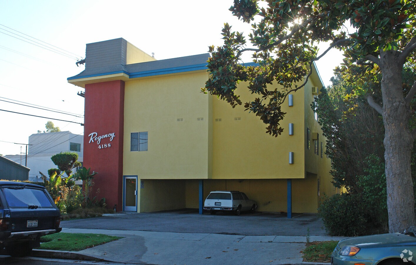 Regency Arms Apartments - Regency Arms Apartments