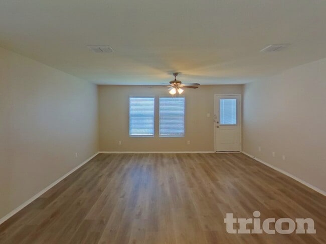 Photo - 758 Bayonet St