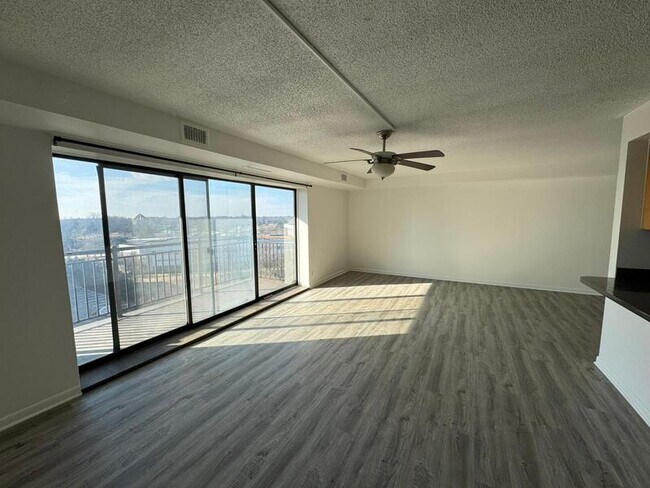 Photo - 16400 N Park Dr Unit APT 810