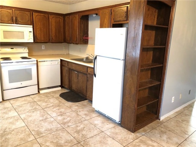 Photo - 911 Delarice St