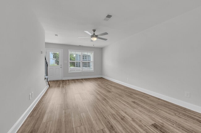 Photo - 233 W Point Dr