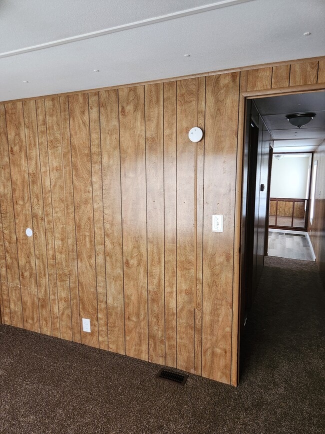 Photo - 908 Bernard Ln