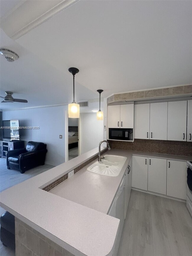 Building Photo - 3545 NE 167th St Unit 205