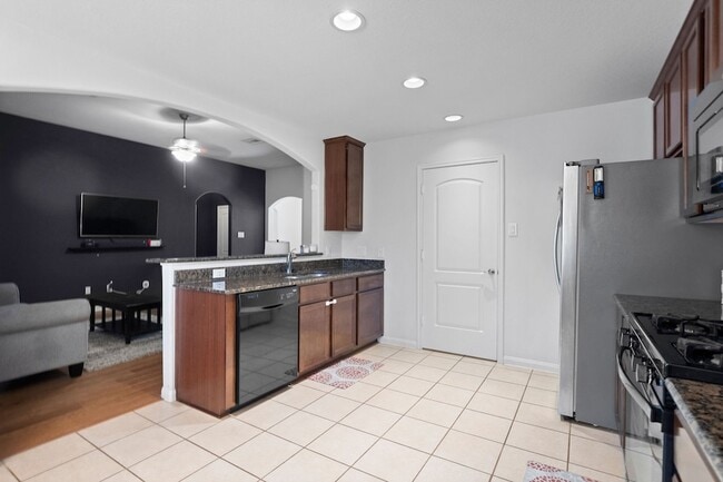 Photo - 2022 Borthwick Ln