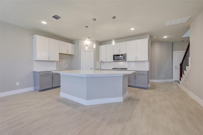 Photo - 1709 Summerlyn Ter Dr