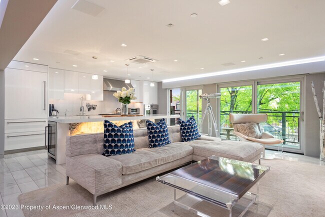 Photo - 555 E Durant Ave Unidad 2L