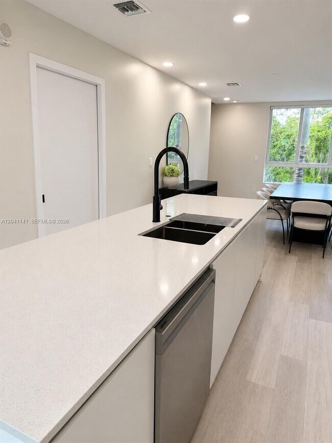 2505 NE 193rd St Unit 4211