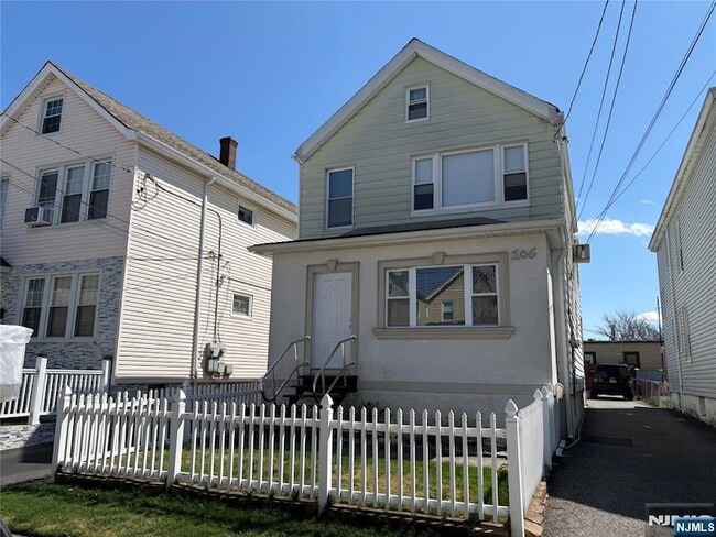 Building Photo - 106 Grand St