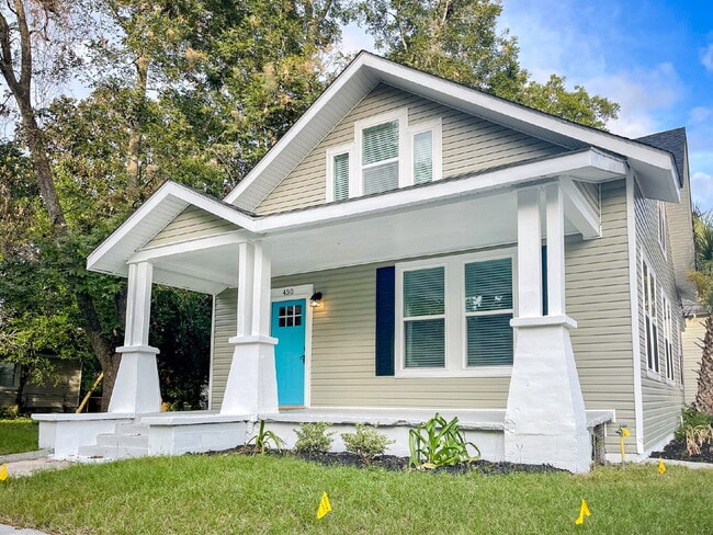 Building Photo - Cozy Craftsman Cottage in Savannah Unit Main
