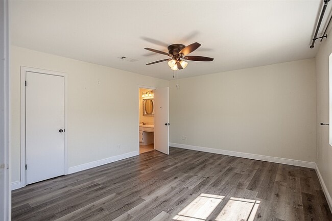 Building Photo - 1171 Park Meadow Dr