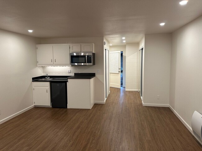 Beautifully updated studio apartment in a ... - Beautifully updated studio apartment in a ...