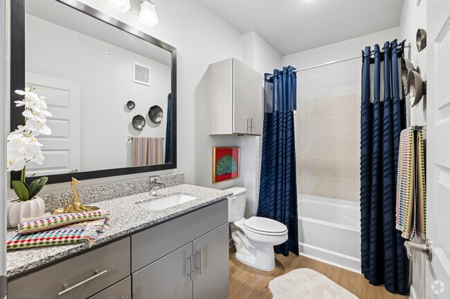 2BR, 2BA - 996SF - Primary Bathroom