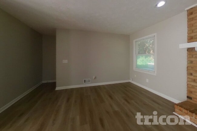 546 Candlewick Ln NW