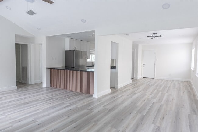 Photo - 609 Oak Harbor Dr