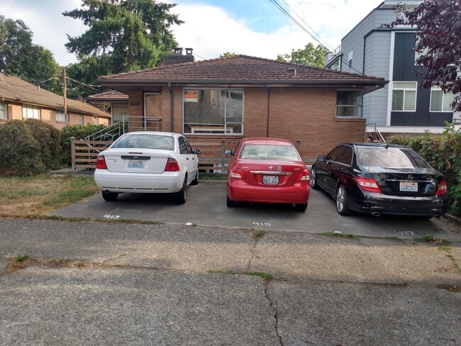 Building Photo - 915 NW 56th St Unit Triplex