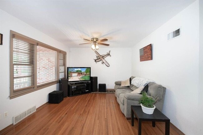 Photo - 368 N Hillcrest St