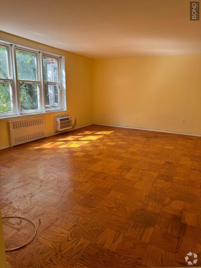 Building Photo - 1 bedroom in Staten Island NY 10301 Unit 1M Rental