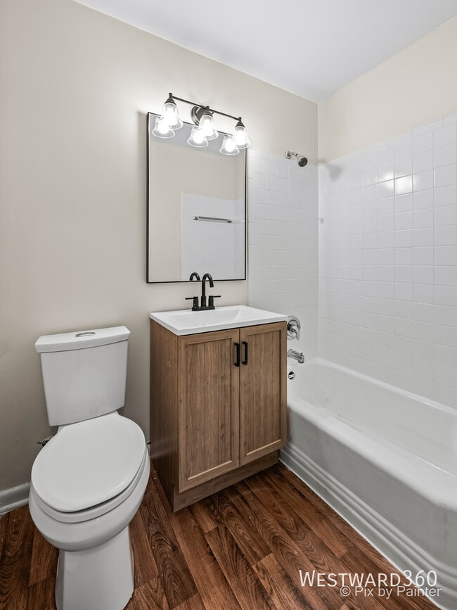 Photo - 325 E Lake St