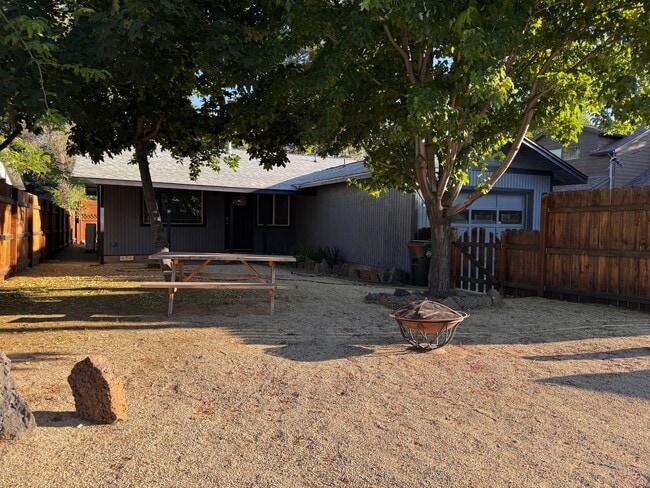 Fully Remodeled 3BR/1BA in the Heart of Bend - Fully Remodeled 3BR/1BA in the Heart of Bend Casa