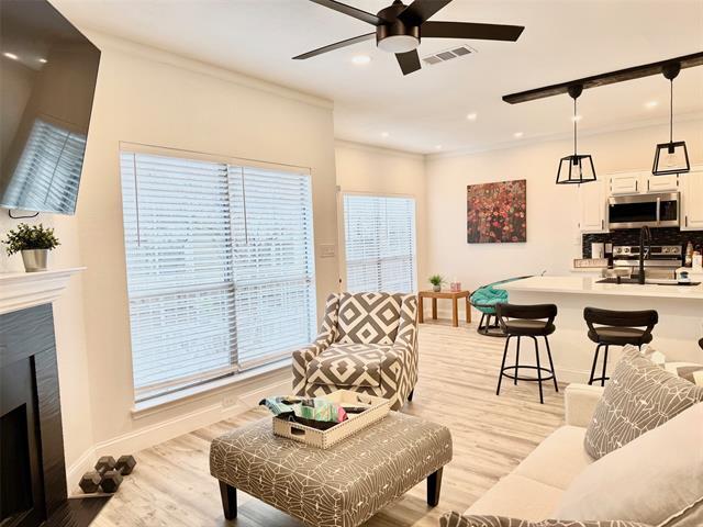 Building Photo - 7151 Gaston Ave Unit 618