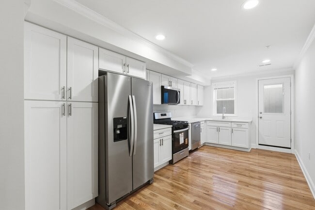 Photo - 2212 Cambridge St